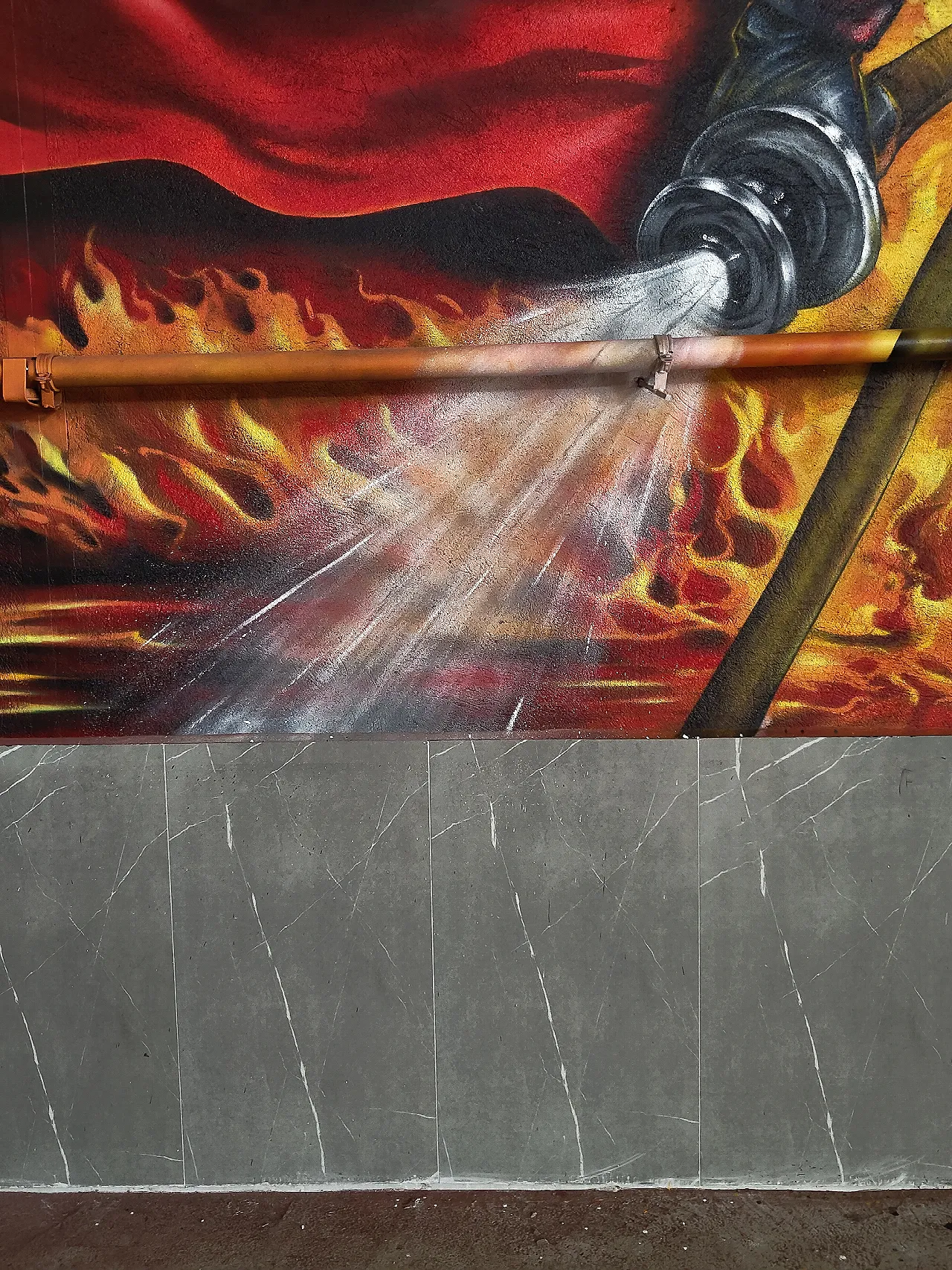 Yangın hortumu su graffiti detay