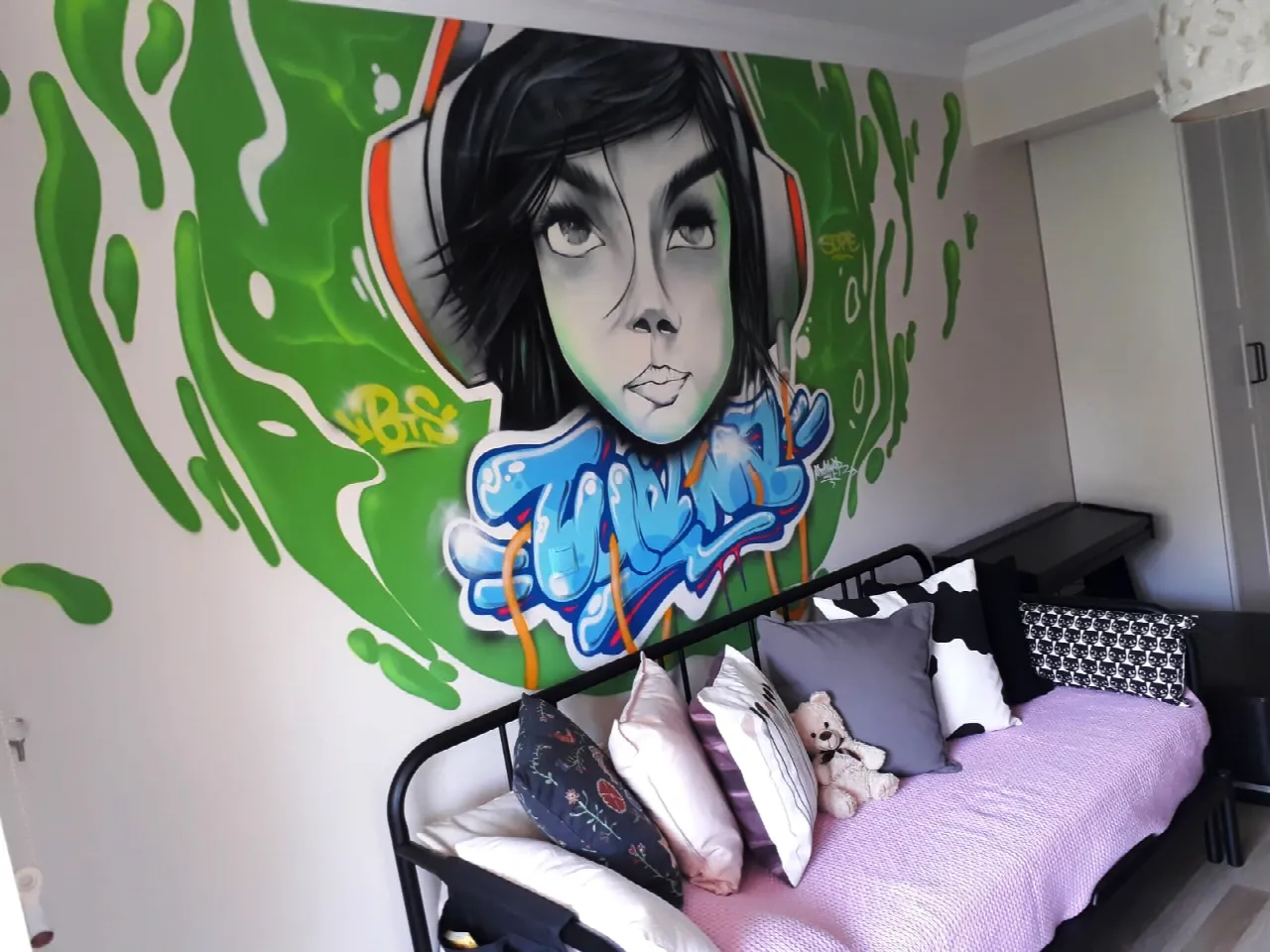 Kids room graffiti