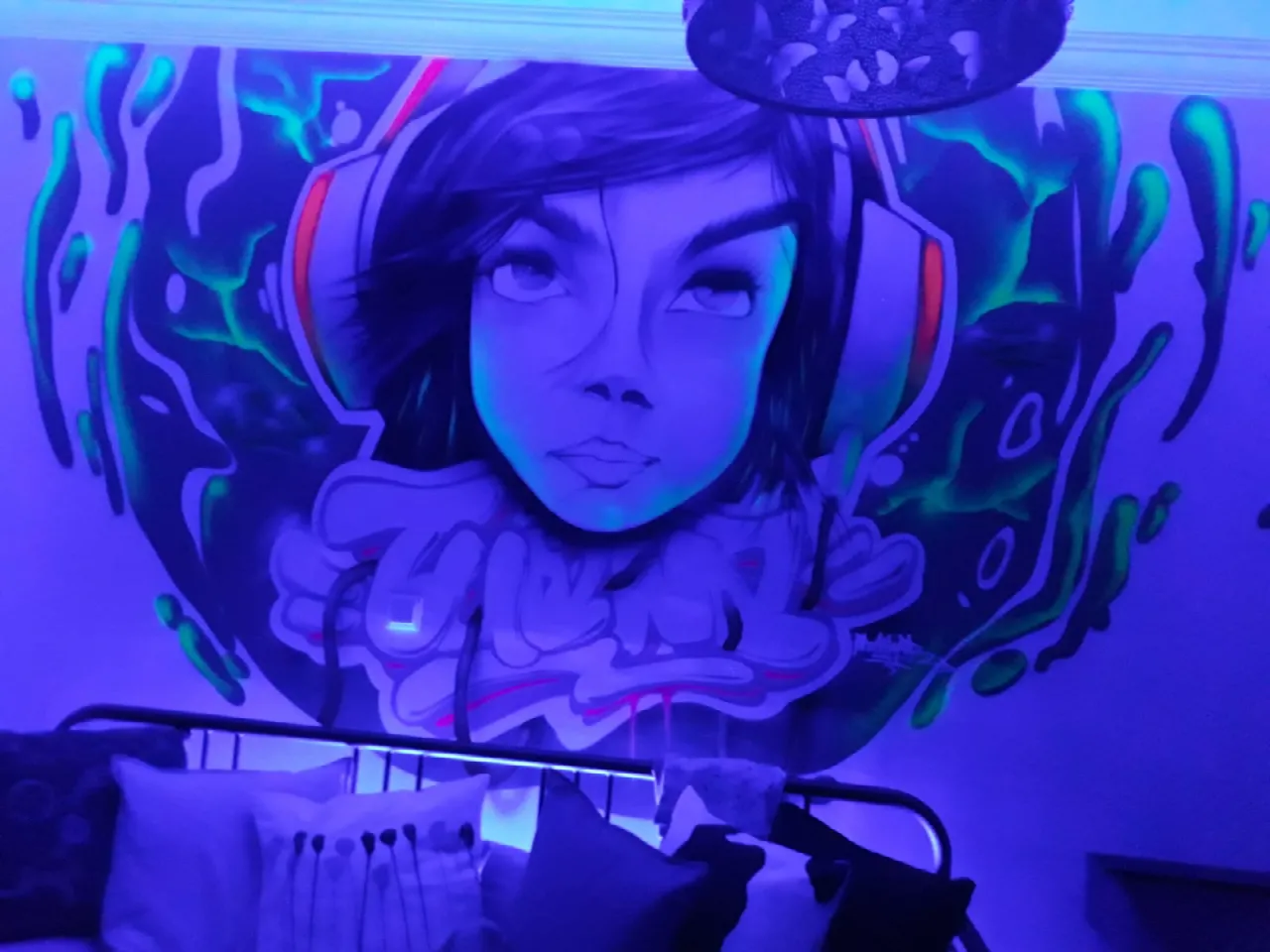 Children's room phosphorescent wall art 1