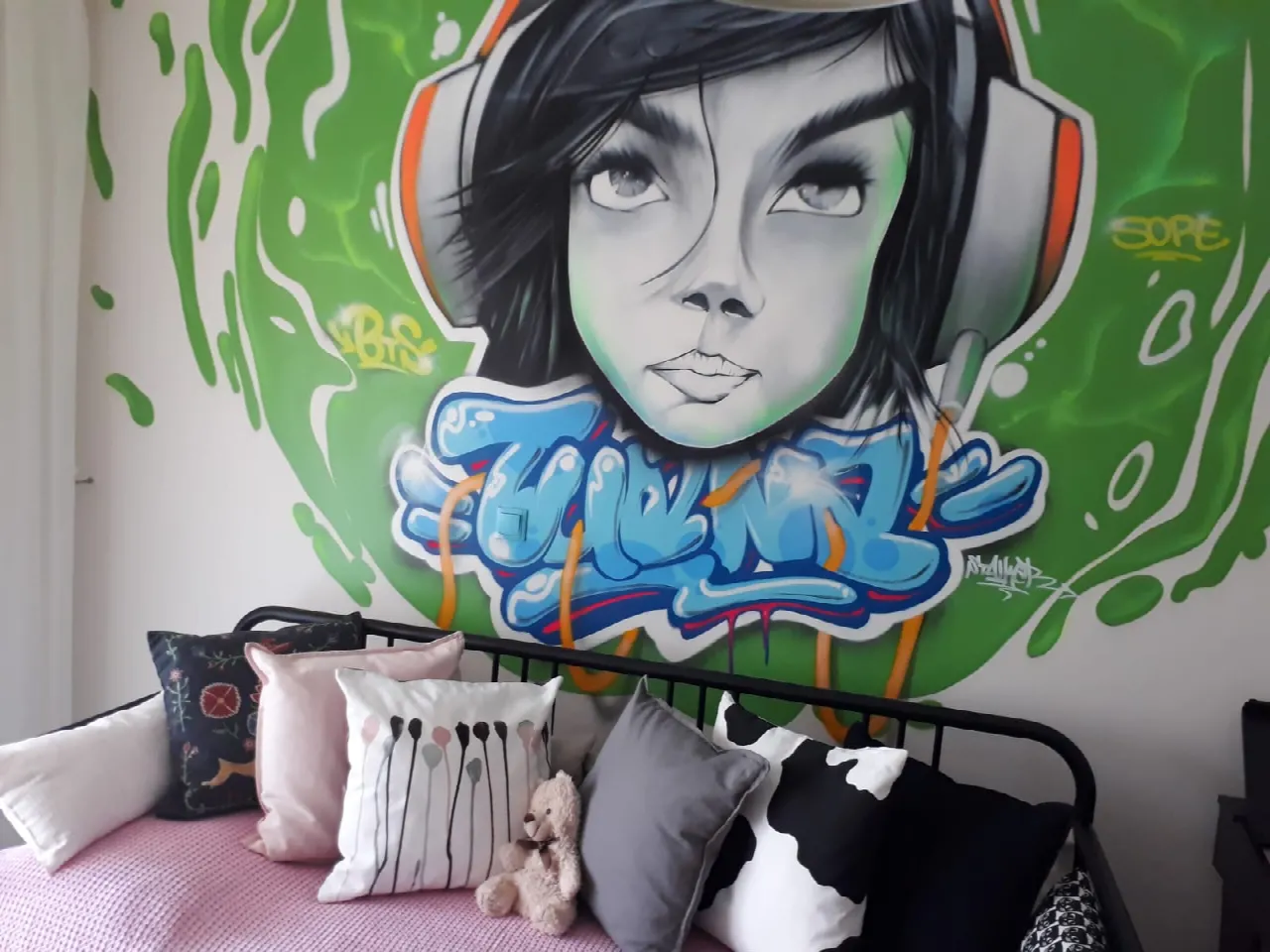 Children's room wall painting